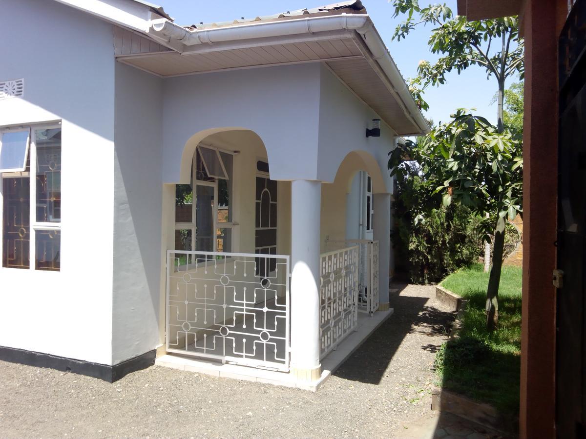 Bed and Breakfast Le Parlour Boma la Ngombe Exterior foto