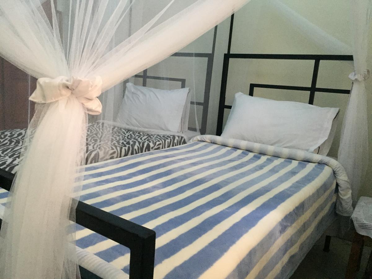 Bed and Breakfast Le Parlour Boma la Ngombe Exterior foto