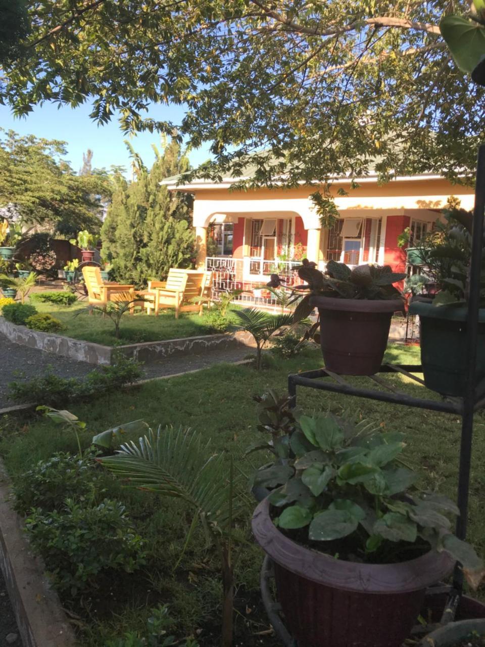 Bed and Breakfast Le Parlour Boma la Ngombe Exterior foto
