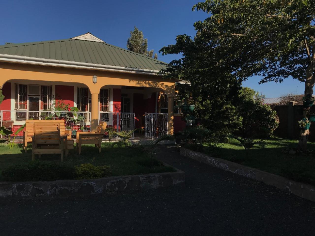 Bed and Breakfast Le Parlour Boma la Ngombe Exterior foto