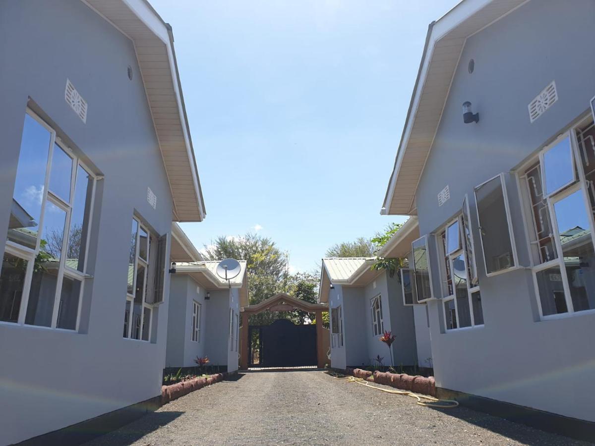 Bed and Breakfast Le Parlour Boma la Ngombe Exterior foto