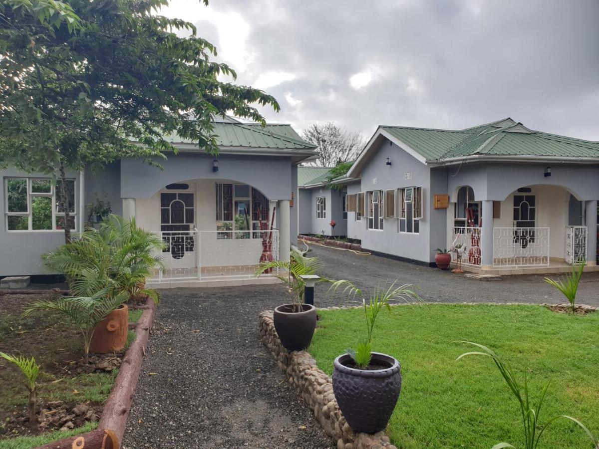 Bed and Breakfast Le Parlour Boma la Ngombe Exterior foto