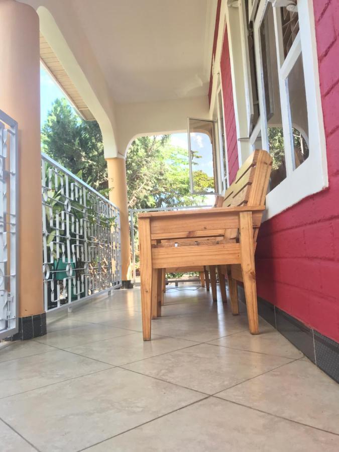Bed and Breakfast Le Parlour Boma la Ngombe Exterior foto