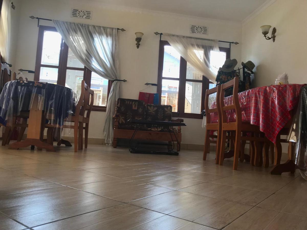 Bed and Breakfast Le Parlour Boma la Ngombe Exterior foto