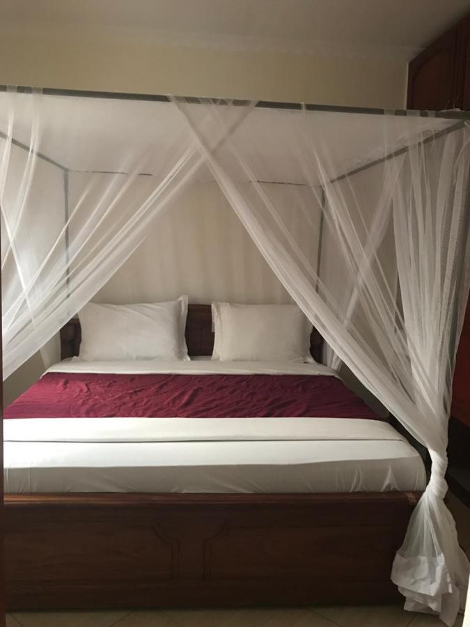 Bed and Breakfast Le Parlour Boma la Ngombe Exterior foto