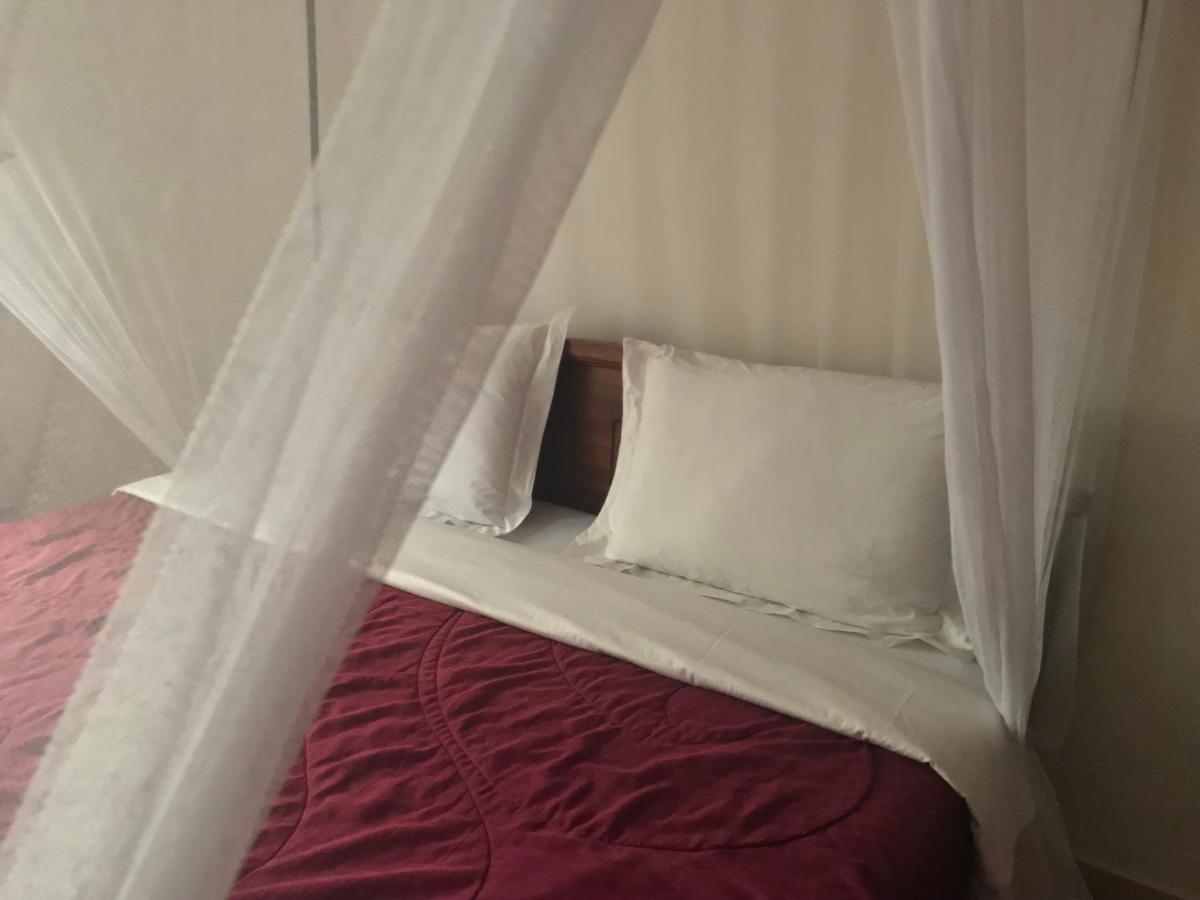 Bed and Breakfast Le Parlour Boma la Ngombe Exterior foto