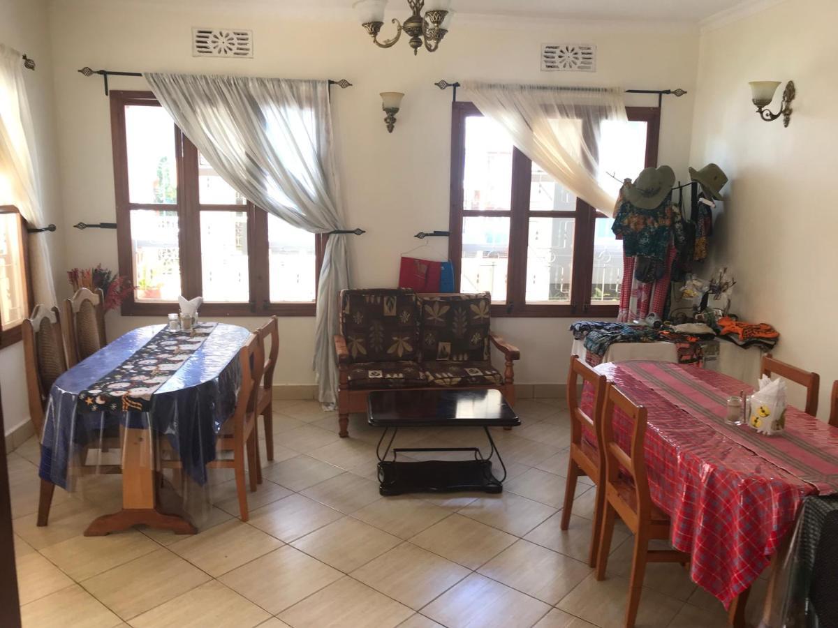 Bed and Breakfast Le Parlour Boma la Ngombe Exterior foto